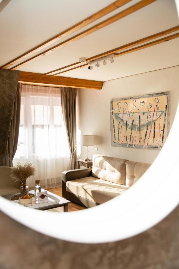 Melynojo Karpio Namas Bed & Breakfast Kinty ภายนอก รูปภาพ